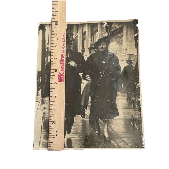 VTG 1938 Vancouver British Columbia Winter Power Couple Walking Stylish READ - Picture 9 of 9